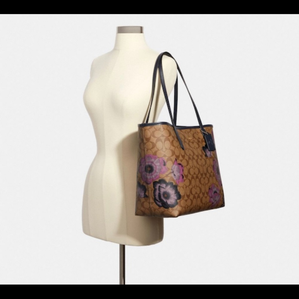 LAST ONE! 🎈 COACH City Tote In Signature Canvas With Kaffe Fassett Print
